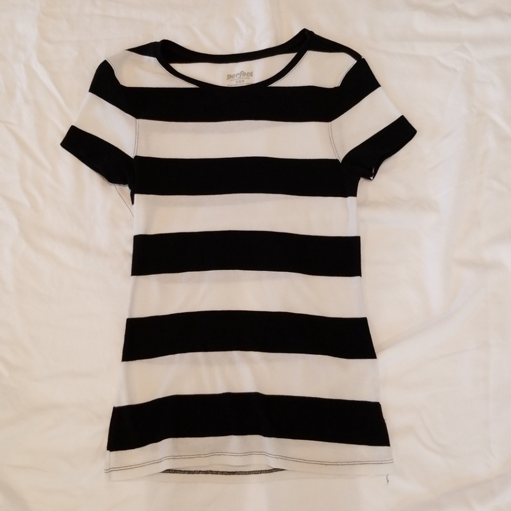 Old Navy Perfect tee.
